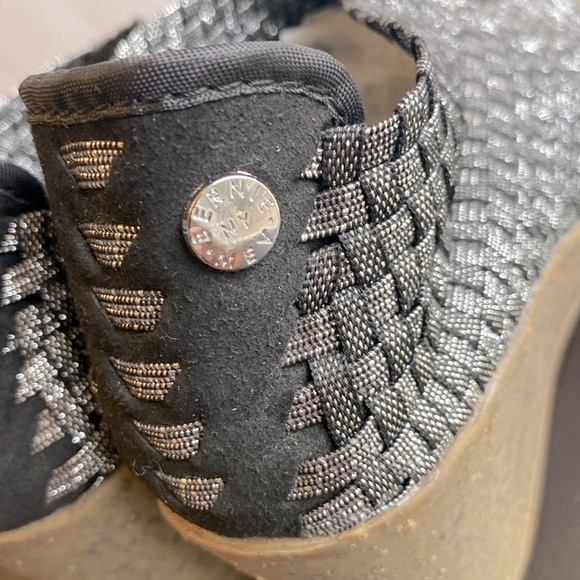 Bernie Mev New York Sabrina women’s wedge, pull on, peep toe metallic shoe 39 🌹 - Picture 7 of 12